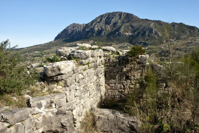 la-diputacion-organiza-una-ruta-por-los-principales-hitos-historicos-de-casares-y-gaucin_o